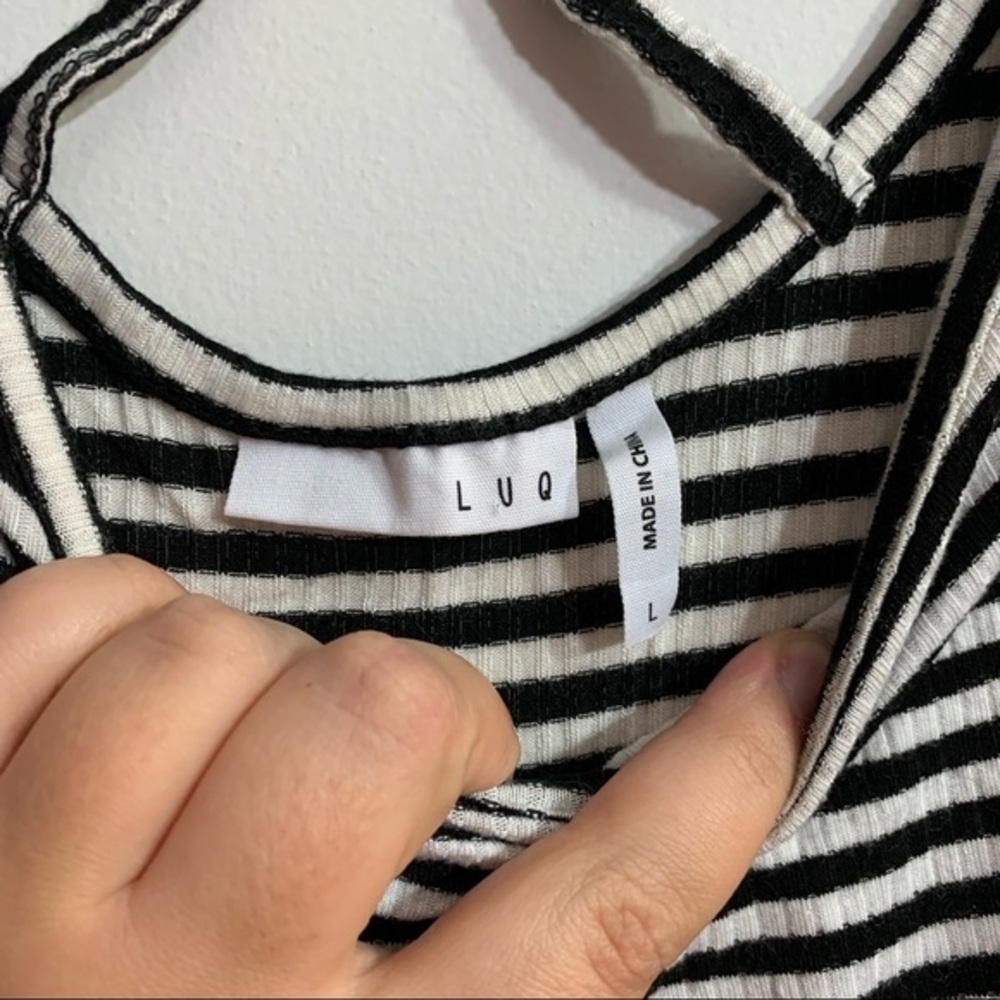 LUQ Black White Striped Ribbed Tank Top Twist Back Detail Sleeveless Casual L - Picture 2 of 6